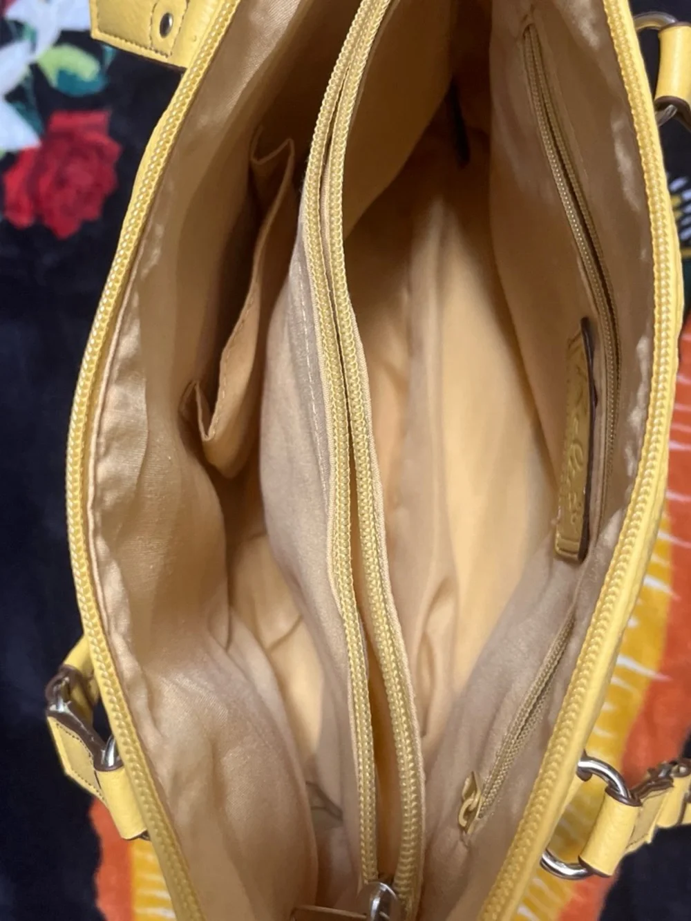 Women's Yellow Relic Leather Handbag